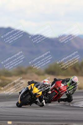 media/Nov-16-2025-Race Pace (Sun) [[8c5fa54630]]/Non Verified Riders (1st 20 Minutes)/5-Turn 15 (110pm)/